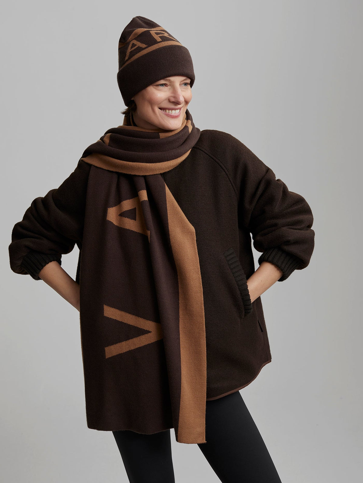 Phoenix Scarf | VARLEY US Coffee Bean/ Golden Bronze - Varley