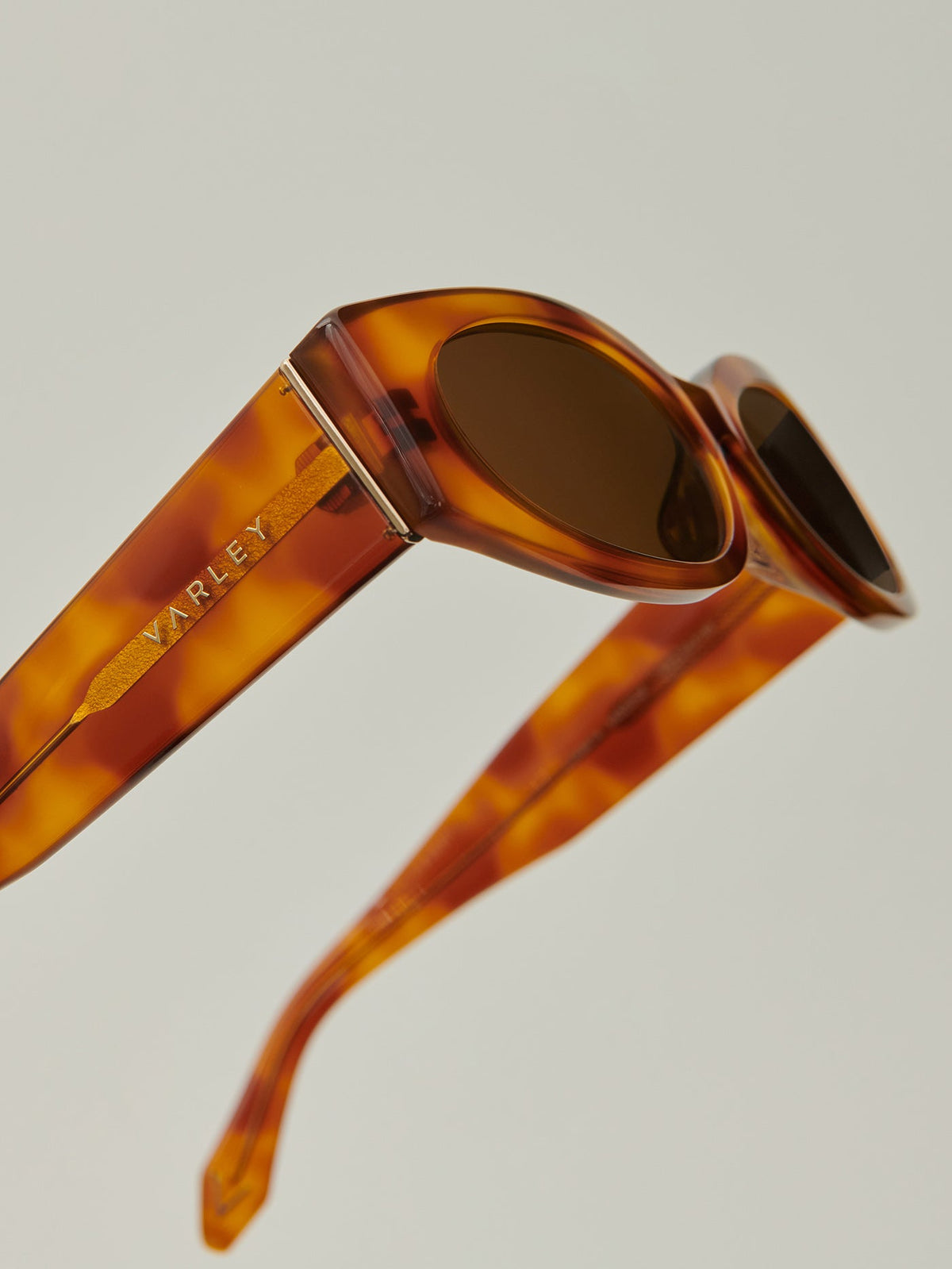 Lambeth Oval Sunglasses Bright Tortoise - Varley