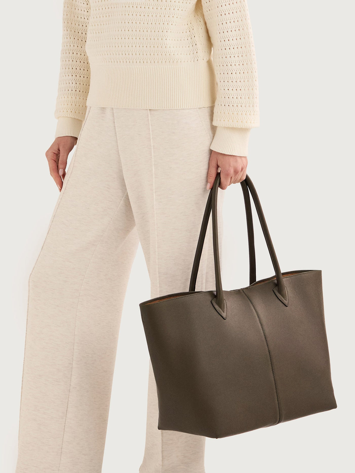 Loene Tote Bag Medium Leather - Refined Everyday Style Dark Olive - Varley