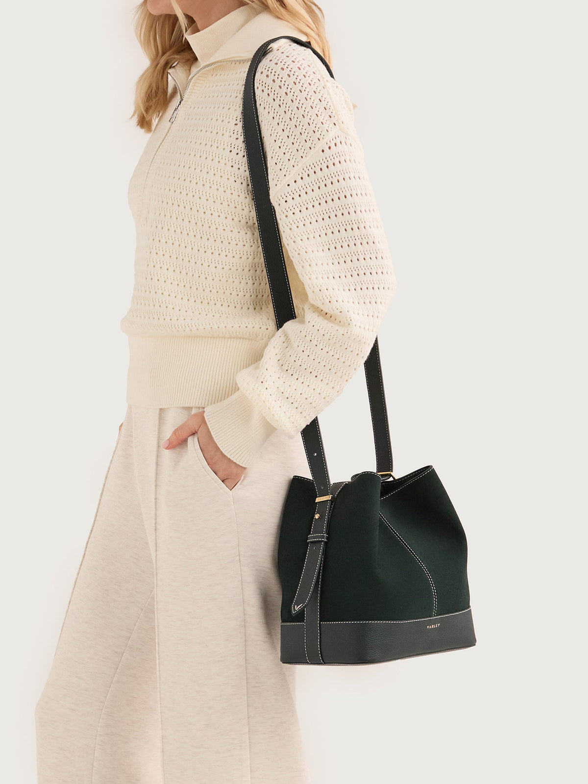 Heath Bucket Bag Medium Suede - Modern Suede Bucket Bag Forest - Varley