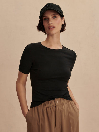 Regina Fitted Tee Black - Varley
