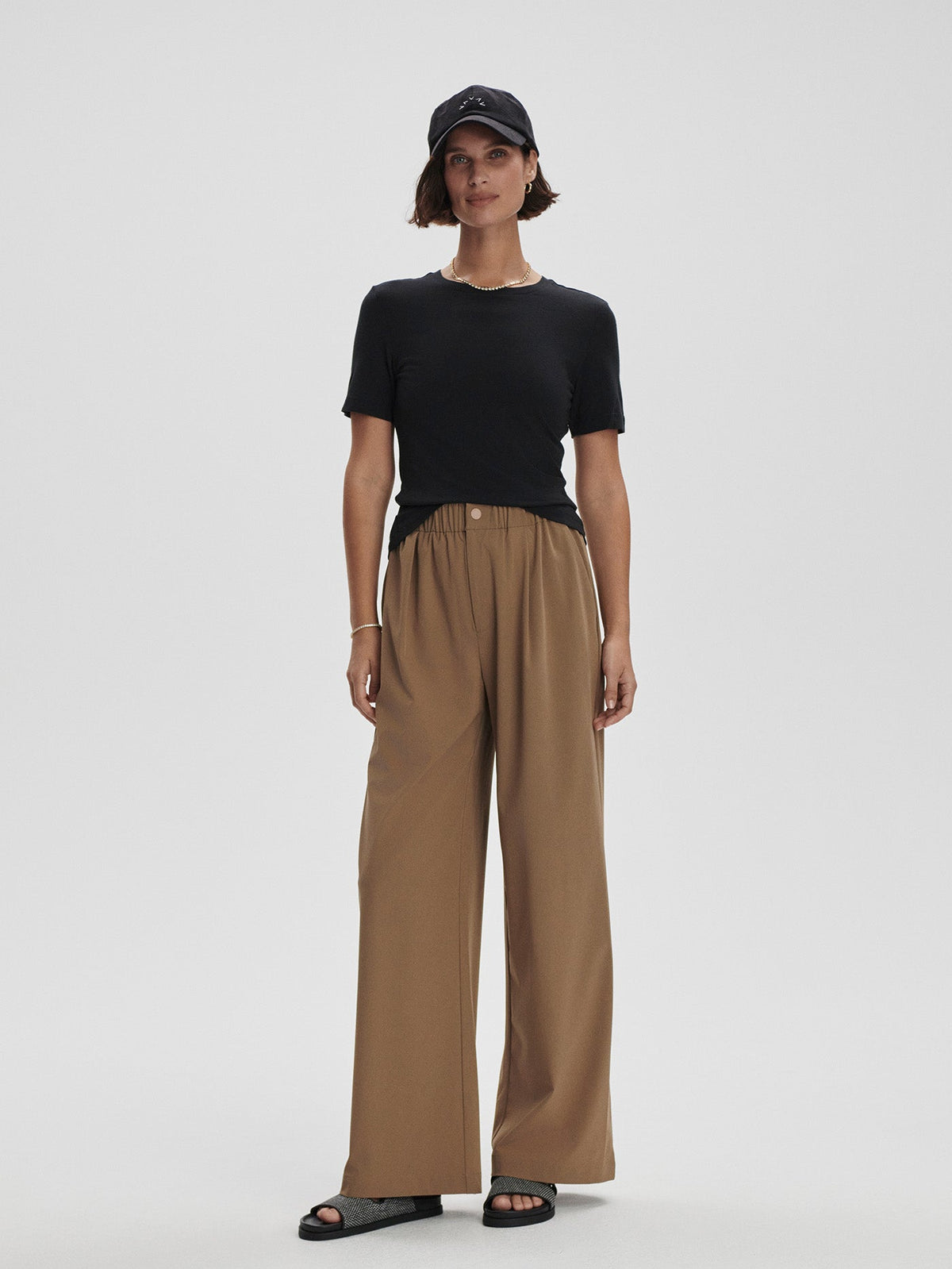 Regina Fitted Tee Black - Varley