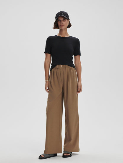 Regina Fitted Tee Black - Varley