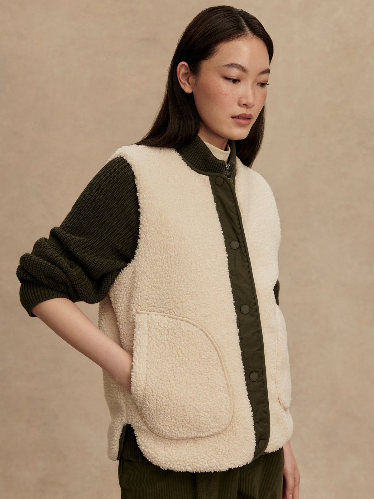 Audrea Reversible Gilet Sandshell/ Forest Night - Varley