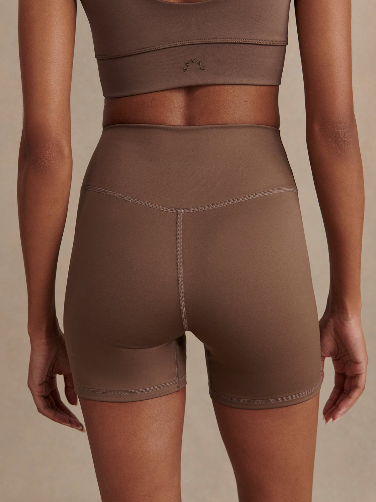 Assure High Rise Short 5 Coffee Quartz - Varley