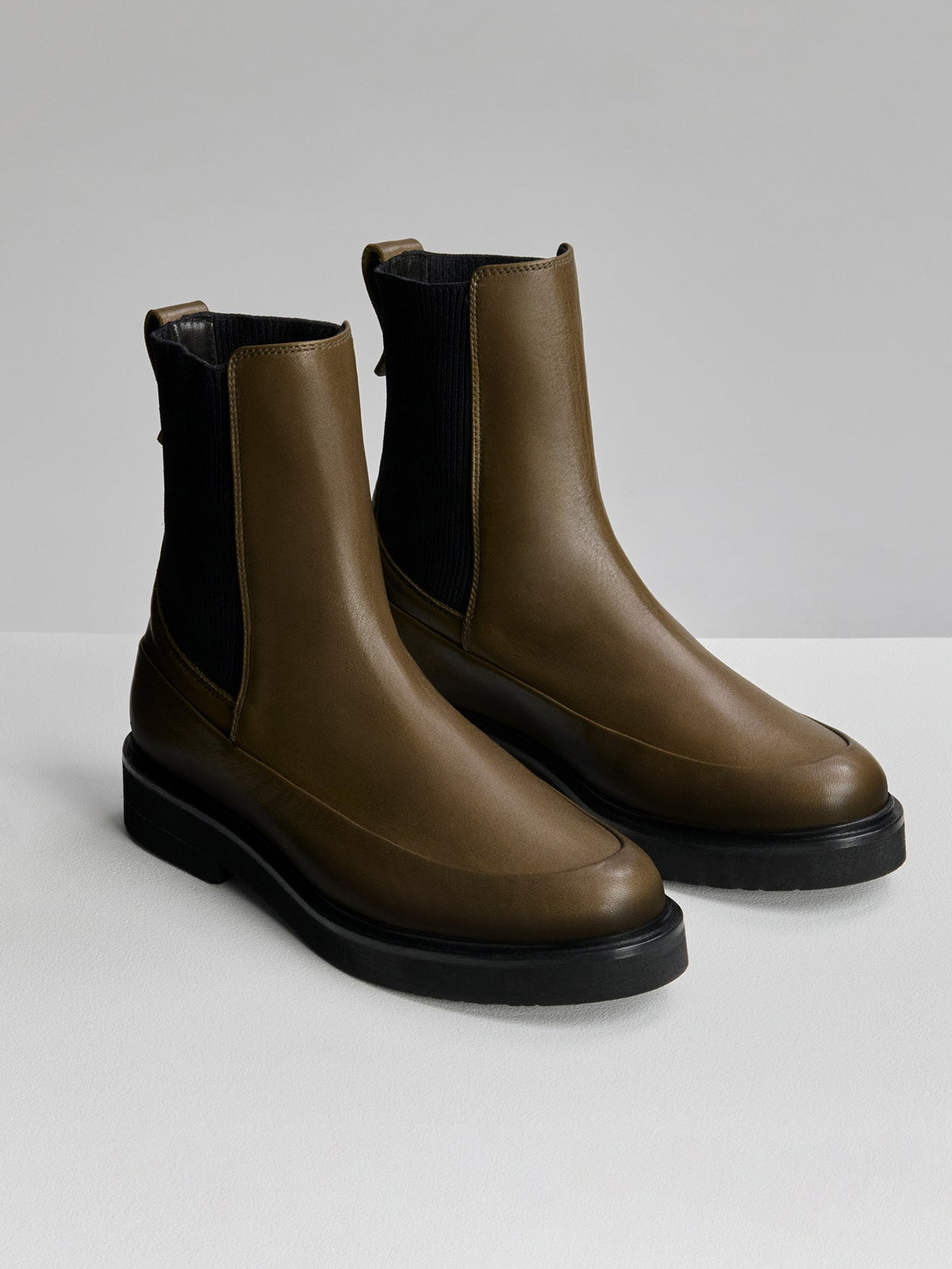 Eileen Chelsea Boot Nappa Dark Olive - Varley
