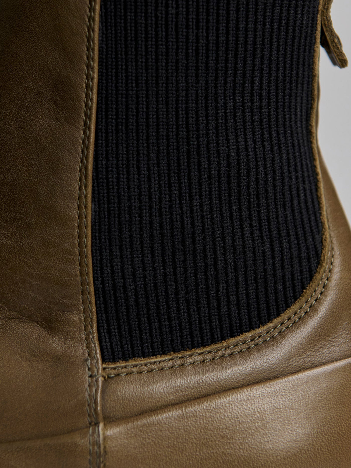 Eileen Chelsea Boot Nappa Dark Olive - Varley