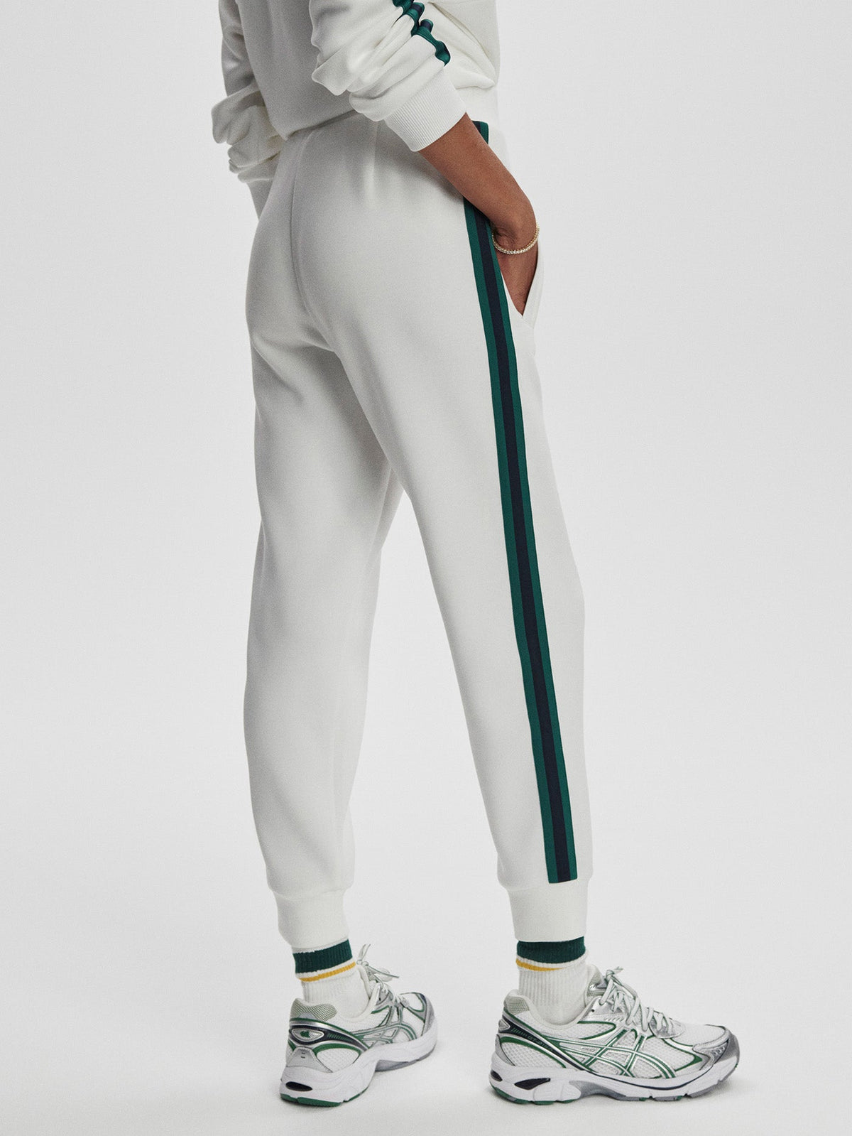 The Slim Stripe Cuff Pant 26 White/ Navy/ Forest - Varley