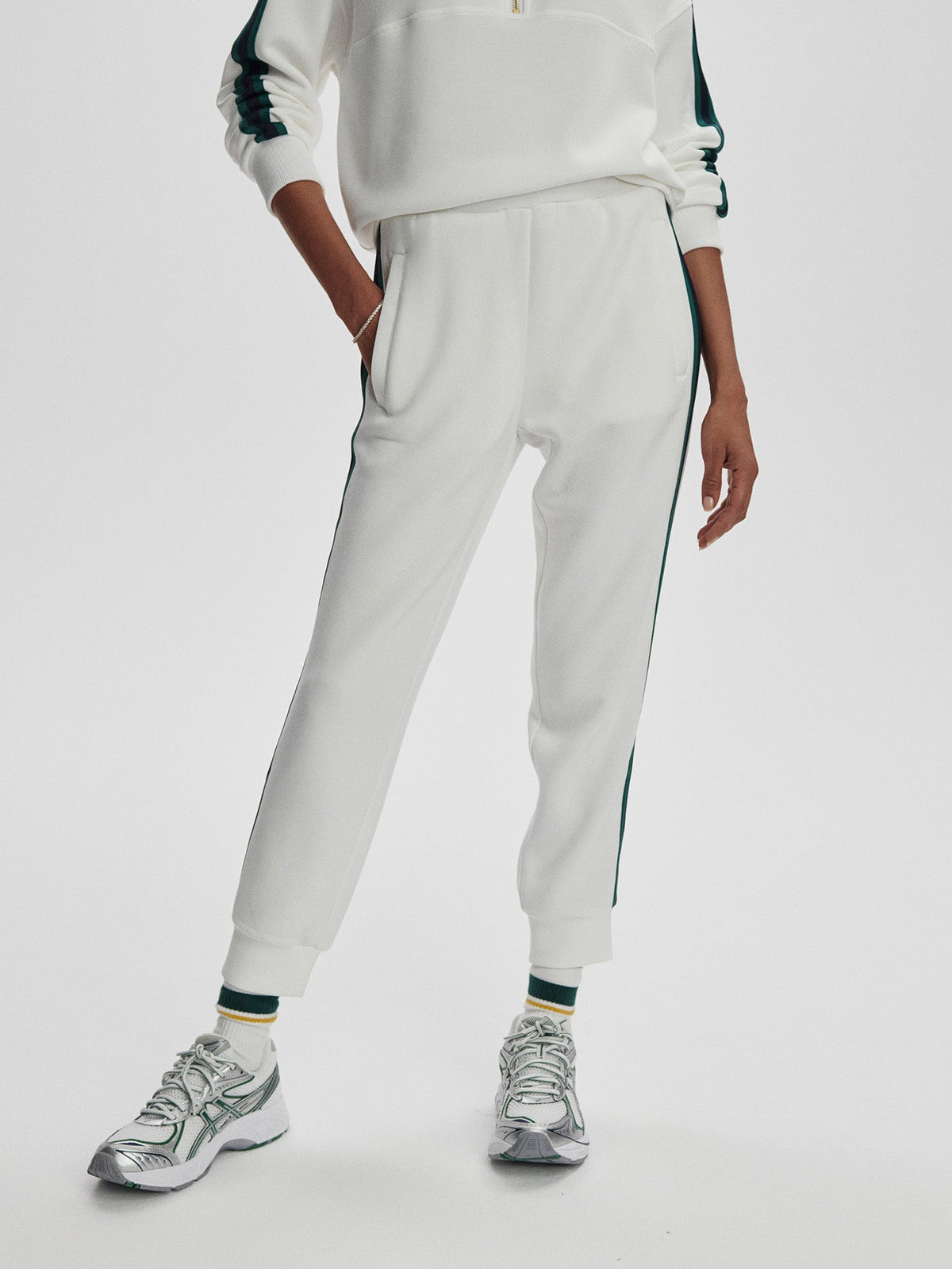 The Slim Stripe Cuff Pant 26 White/ Navy/ Forest - Varley